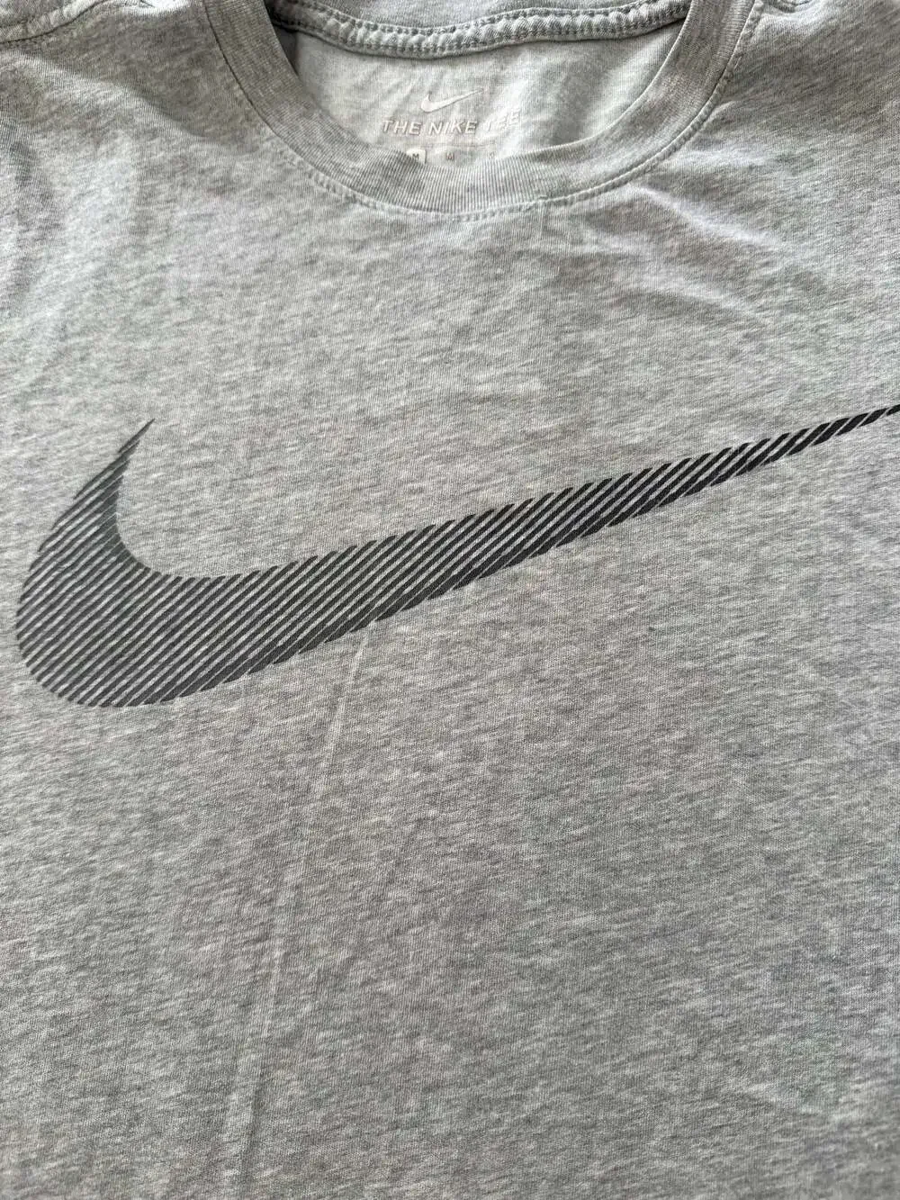 Nike Dri-FIT The Nike Tee Gray Large Swoosh Athletic T-Shirt Men’s Med